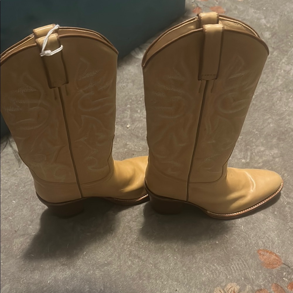 Tan Heeled Boots with Pointed Toe and Stacked Heel